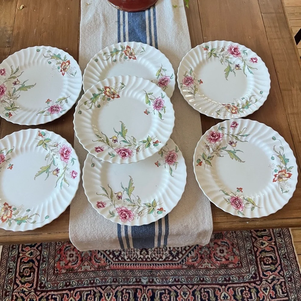 7 Royal Doulton Clovelly Floral Bone China Dinner Plates 10.5” Made in England